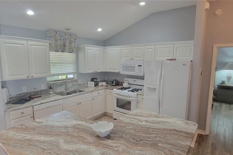 House in The Villages, Florida 3 bedrooms, 141.86 sq.m. № 1630345 - photo 7