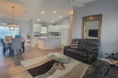 House in The Villages, Florida 3 bedrooms, 141.86 sq.m. № 1630345 - photo 3