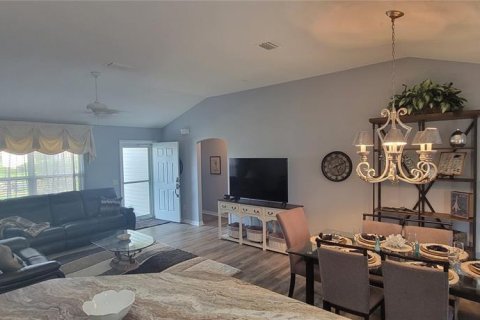 House in The Villages, Florida 3 bedrooms, 141.86 sq.m. № 1630345 - photo 10