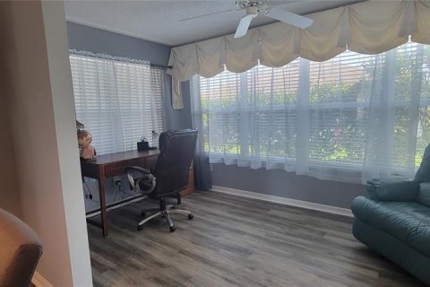 House in The Villages, Florida 3 bedrooms, 141.86 sq.m. № 1630345 - photo 11