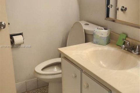 Condo in Pembroke Pines, Florida, 1 bedroom № 2039995 - photo 21