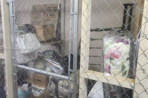 Condo in Pembroke Pines, Florida, 1 bedroom № 2039995 - photo 14