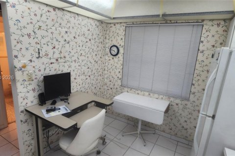 Condo in Pembroke Pines, Florida, 1 bedroom № 2039995 - photo 26