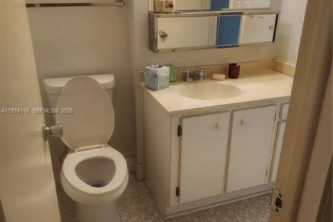 Condo in Pembroke Pines, Florida, 1 bedroom № 2039995 - photo 19