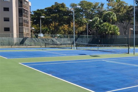 Condo in Pembroke Pines, Florida, 1 bedroom № 2039995 - photo 11
