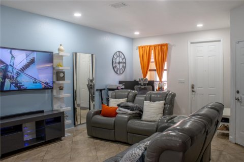 Townhouse in Hialeah, Florida 3 bedrooms, 147.9 sq.m. № 1860927 - photo 5