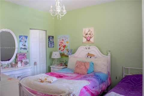 Townhouse in Hialeah, Florida 3 bedrooms, 147.9 sq.m. № 1860927 - photo 22