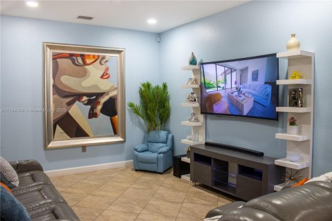 Townhouse in Hialeah, Florida 3 bedrooms, 147.9 sq.m. № 1860927 - photo 4
