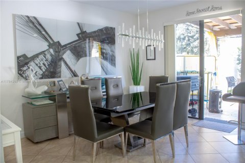 Townhouse in Hialeah, Florida 3 bedrooms, 147.9 sq.m. № 1860927 - photo 10