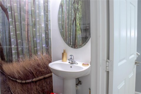 Townhouse in Hialeah, Florida 3 bedrooms, 147.9 sq.m. № 1860927 - photo 15