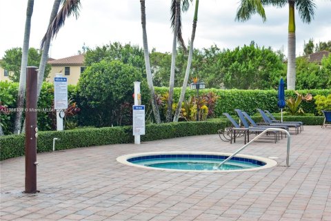 Townhouse in Hialeah, Florida 3 bedrooms, 147.9 sq.m. № 1860927 - photo 27