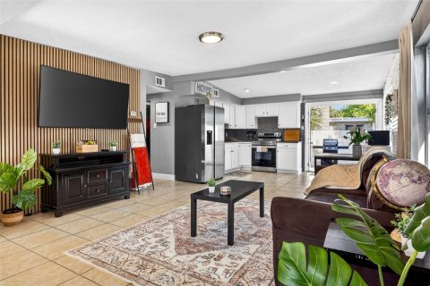 Villa ou maison à vendre à Seminole, Floride: 3 chambres, 118.91 m2 № 2298182 - photo 3
