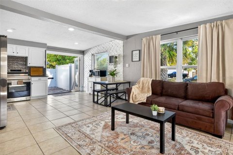 Villa ou maison à vendre à Seminole, Floride: 3 chambres, 118.91 m2 № 2298182 - photo 4