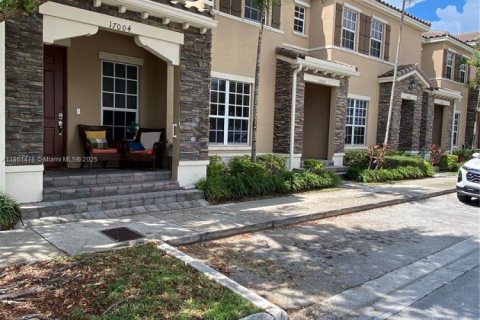 Townhouse in Miami, Florida 4 bedrooms, 214.79 sq.m. № 1893339 - photo 3
