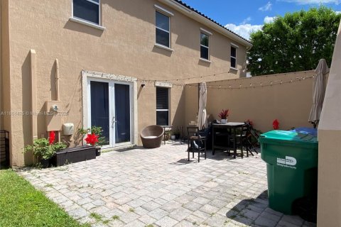 Townhouse in Miami, Florida 4 bedrooms, 214.79 sq.m. № 1893339 - photo 8