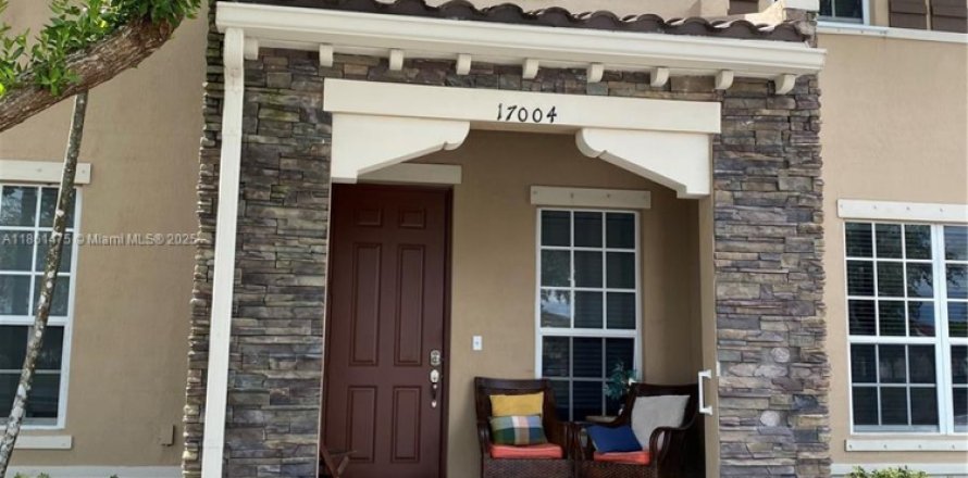 Townhouse in Miami, Florida 4 bedrooms, 214.79 sq.m. № 1893339