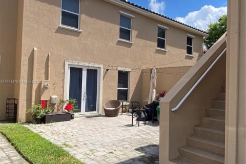 Townhouse in Miami, Florida 4 bedrooms, 214.79 sq.m. № 1893339 - photo 11
