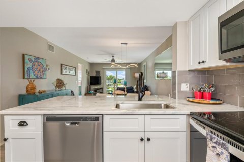 Condo in Punta Gorda, Florida, 2 bedrooms  № 2379067 - photo 16
