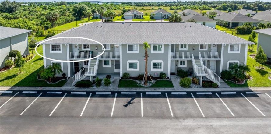 Condo in Punta Gorda, Florida, 2 bedrooms  № 2379067