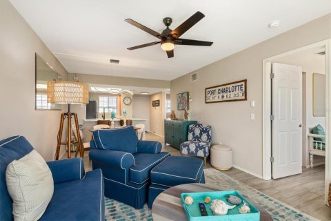 Condo in Punta Gorda, Florida, 2 bedrooms  № 2379067 - photo 10