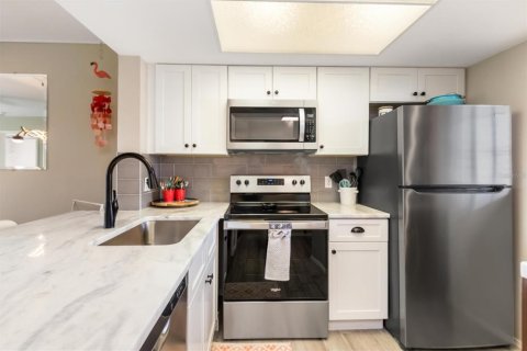 Condo in Punta Gorda, Florida, 2 bedrooms  № 2379067 - photo 5