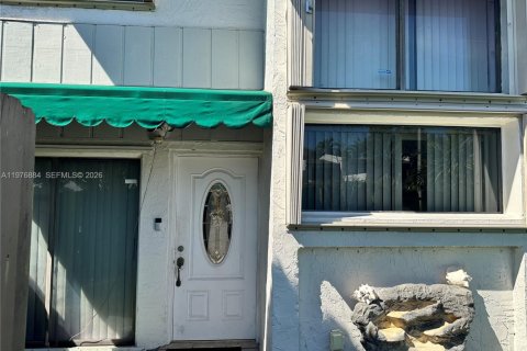 Townhouse in Miami, Florida 3 bedrooms, 137.68 sq.m. № 2042489 - photo 2