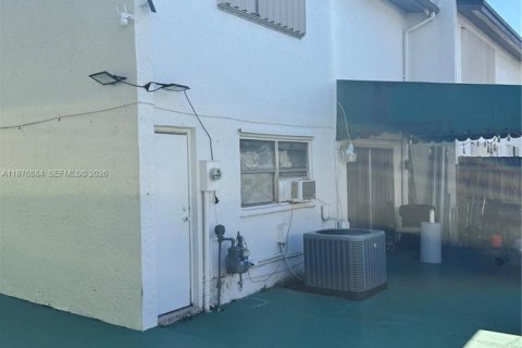 Townhouse in Miami, Florida 3 bedrooms, 137.68 sq.m. № 2042489 - photo 12