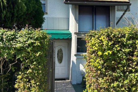 Townhouse in Miami, Florida 3 bedrooms, 137.68 sq.m. № 2042489 - photo 16