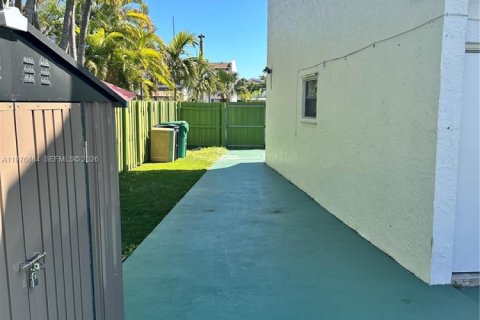 Townhouse in Miami, Florida 3 bedrooms, 137.68 sq.m. № 2042489 - photo 11