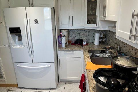 Townhouse in Miami, Florida 3 bedrooms, 137.68 sq.m. № 2042489 - photo 6