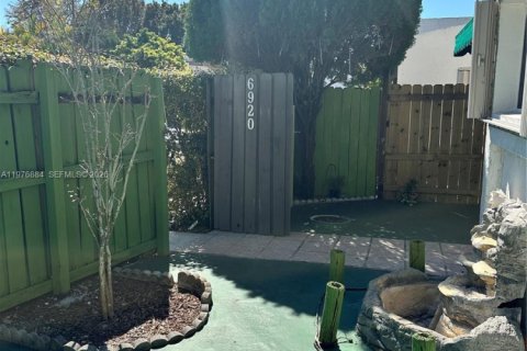 Townhouse in Miami, Florida 3 bedrooms, 137.68 sq.m. № 2042489 - photo 3