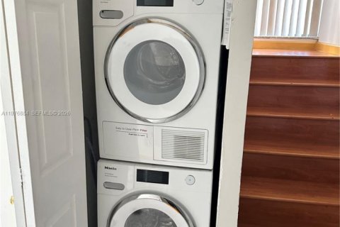 Townhouse in Miami, Florida 3 bedrooms, 137.68 sq.m. № 2042489 - photo 8