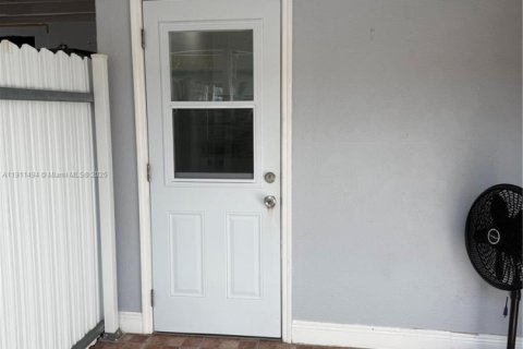 Touwnhouse à Miami, Floride 1 chambre, 94.3 m2 № 1967327