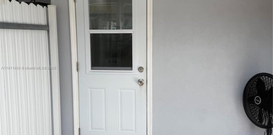 Touwnhouse à Miami, Floride 1 chambre, 94.3 m2 № 1967327