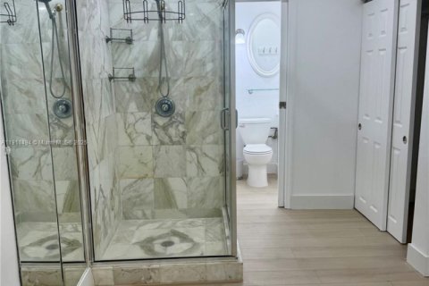 Touwnhouse à louer à Miami, Floride: 1 chambre, 94.3 m2 № 1967327 - photo 9
