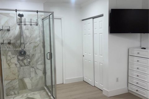 Touwnhouse à louer à Miami, Floride: 1 chambre, 94.3 m2 № 1967327 - photo 7