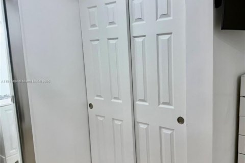 Touwnhouse à louer à Miami, Floride: 1 chambre, 94.3 m2 № 1967327 - photo 10