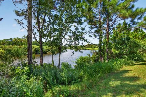 Townhouse in New Smyrna Beach, Florida 3 bedrooms, 197.97 sq.m. № 2374102 - photo 18