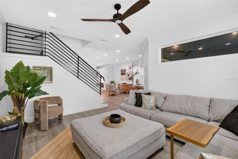 Townhouse in New Smyrna Beach, Florida 3 bedrooms, 197.97 sq.m. № 2374102 - photo 15