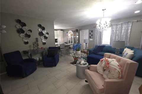 House in Tampa, Florida 3 bedrooms, 115.94 sq.m. № 1735459 - photo 20