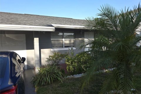 House in Tampa, Florida 3 bedrooms, 115.94 sq.m. № 1735459 - photo 7