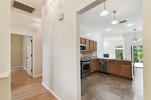 Casa en venta en Palm Harbor, Florida, 5 dormitorios, 234.86 m2 № 1670147 - foto 9