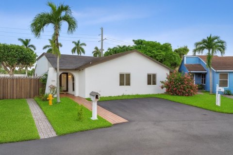 Villa ou maison à Miami, Floride 4 chambres, 161.65 m2 № 2023354