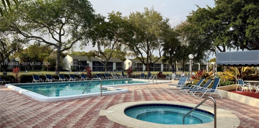 Condominio en Deerfield Beach, Florida, 2 dormitorios № 2031688