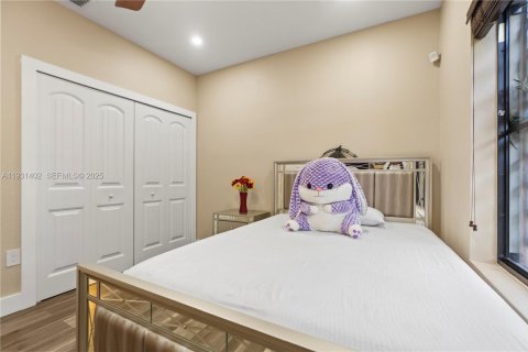 House in Miami, Florida 3 bedrooms, 177.81 sq.m. № 1990103 - photo 24