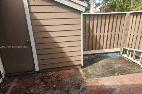 Townhouse in North Lauderdale, Florida 2 bedrooms, 110.18 sq.m. № 2041005 - photo 18