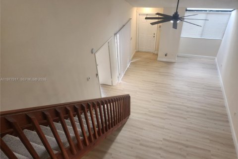 Townhouse in North Lauderdale, Florida 2 bedrooms, 110.18 sq.m. № 2041005 - photo 8