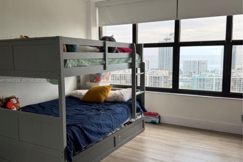 Condominio en venta en Hallandale Beach, Florida, 2 dormitorios, 146.79 m2 № 2045542 - foto 18