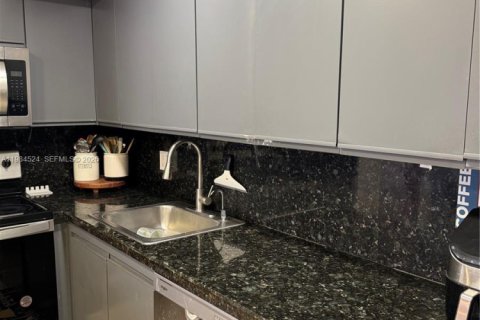 Condominio en venta en Hallandale Beach, Florida, 2 dormitorios, 146.79 m2 № 2045542 - foto 7