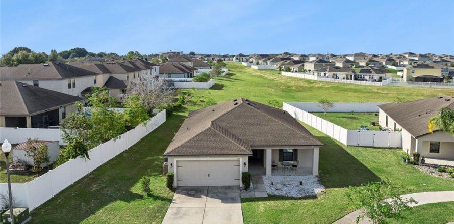 Villa ou maison à Groveland, Floride 4 chambres, 142.51 m2 № 2398440